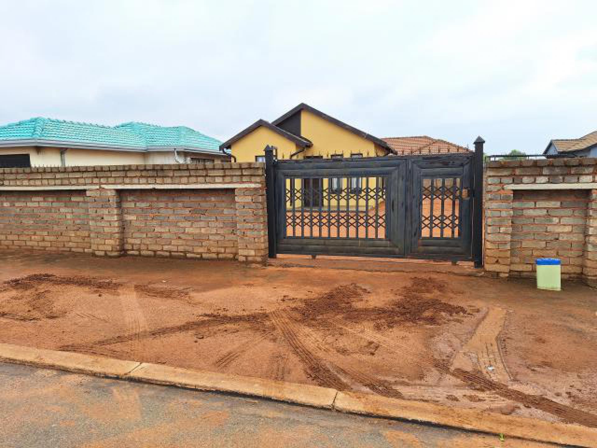 Front View of property in Soshanguve