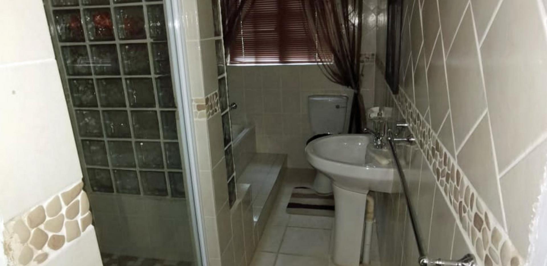 Bathroom 2 - 9 square meters of property in Marloth Park