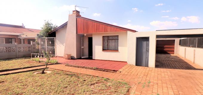 4 Bedroom House for Sale For Sale in Lenasia - MR607963