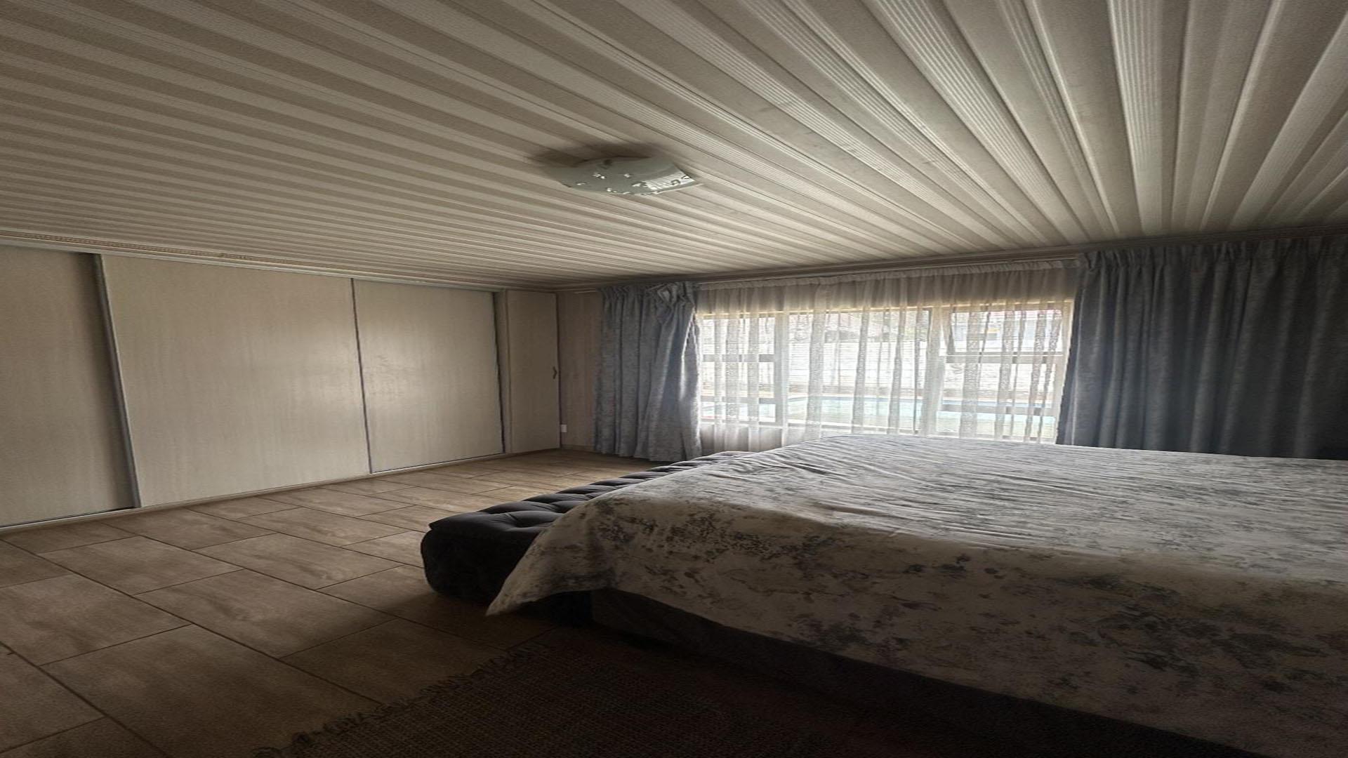 Bed Room 1 - 12 square meters of property in Mindalore