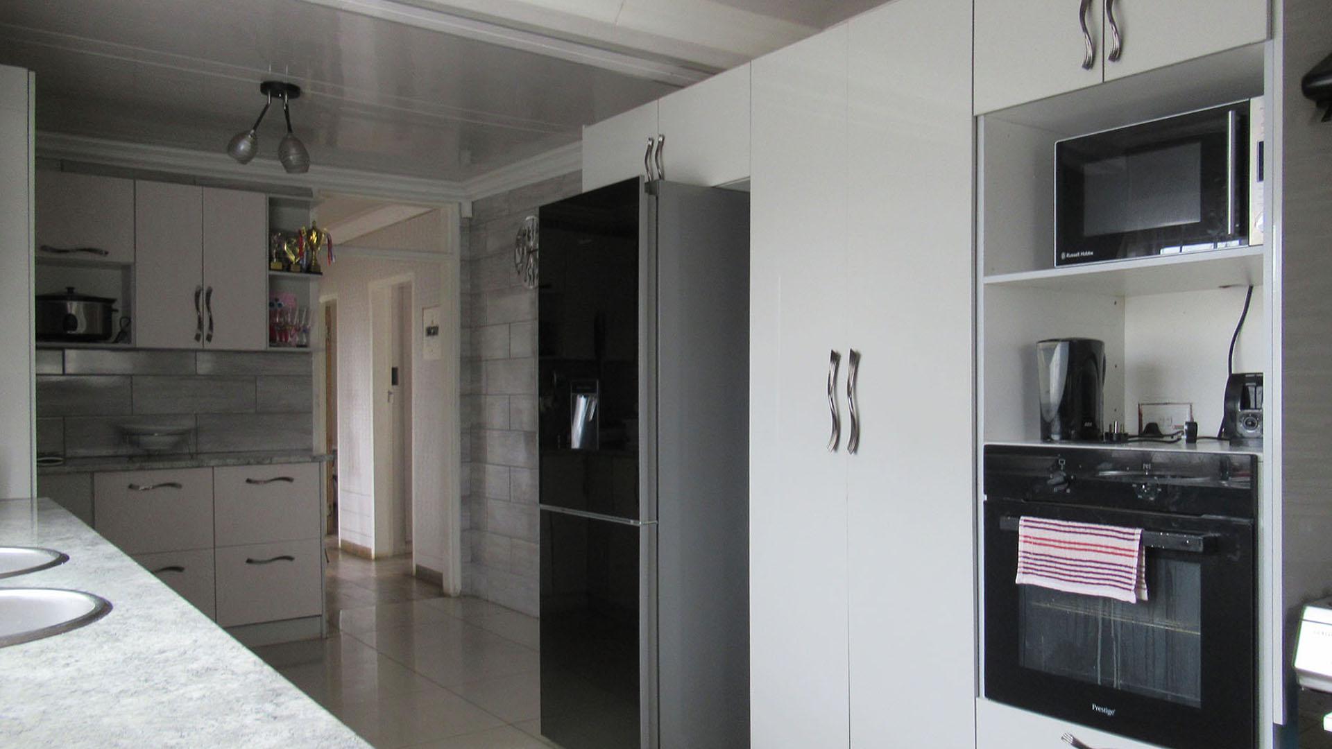 Kitchen - 21 square meters of property in Mindalore