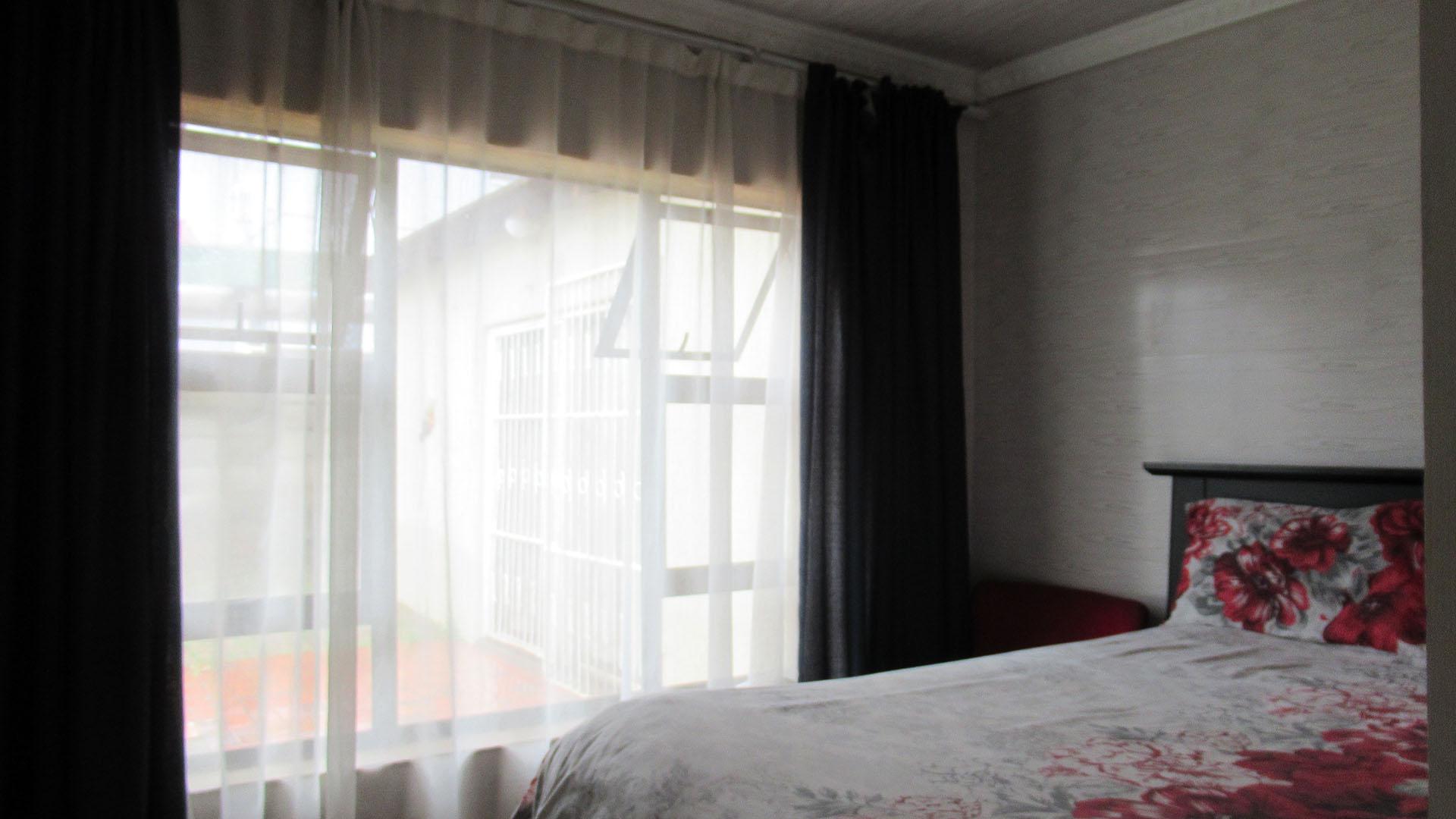 Bed Room 1 - 12 square meters of property in Mindalore