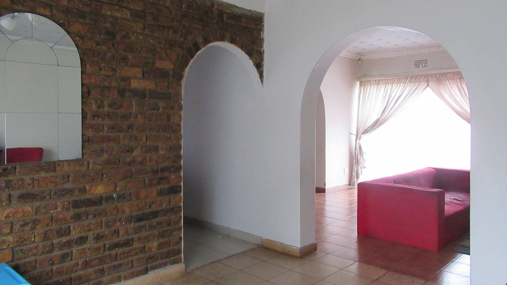 Lounges - 60 square meters of property in Mindalore