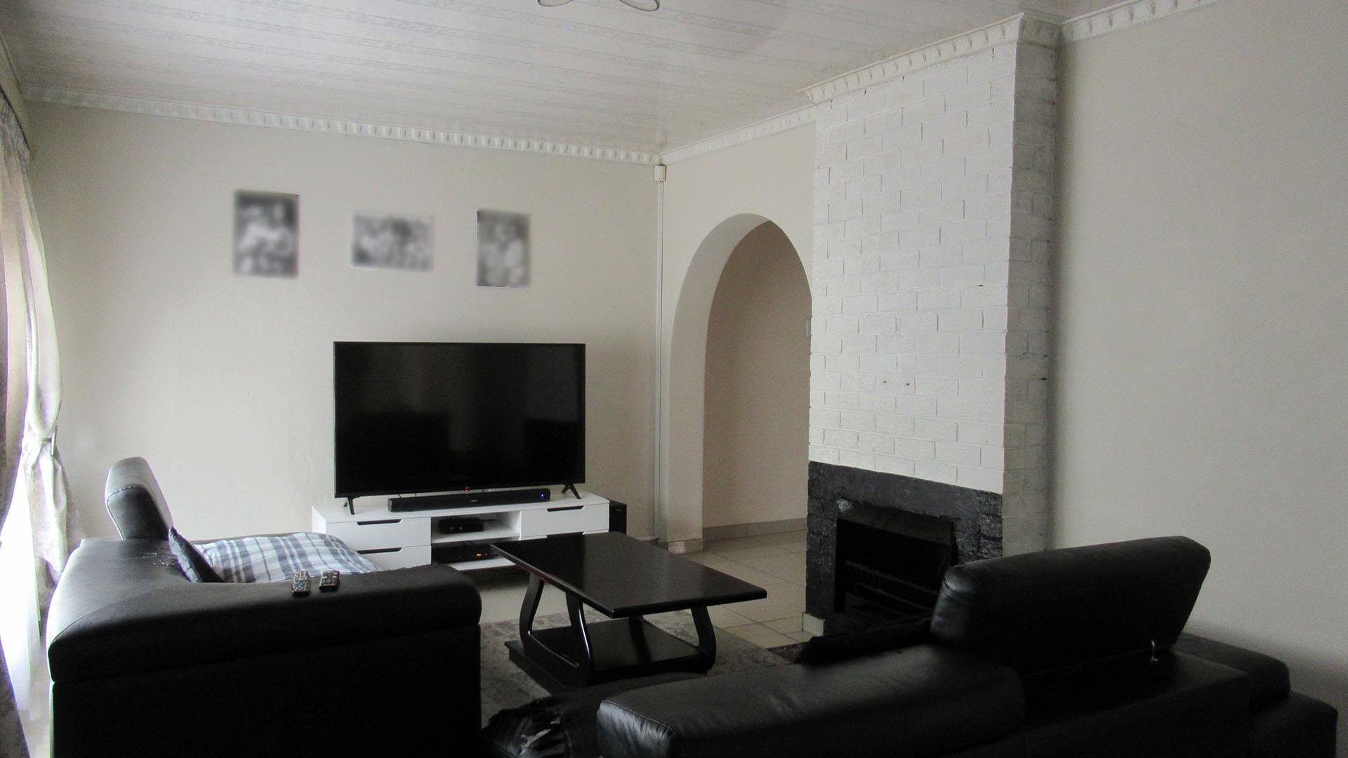 Lounges - 60 square meters of property in Mindalore