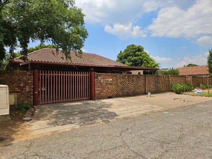 4 Bedroom House for Sale For Sale in Parkdene (JHB) - MR608093