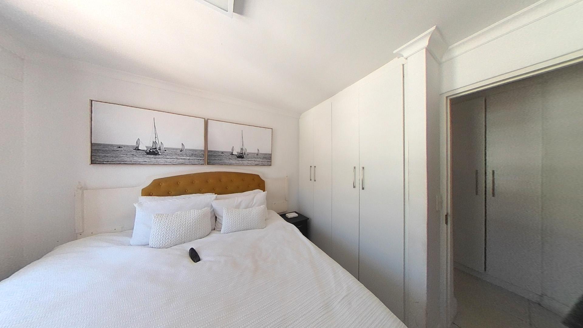 Bed Room 1 - 11 square meters of property in Zonnebloem