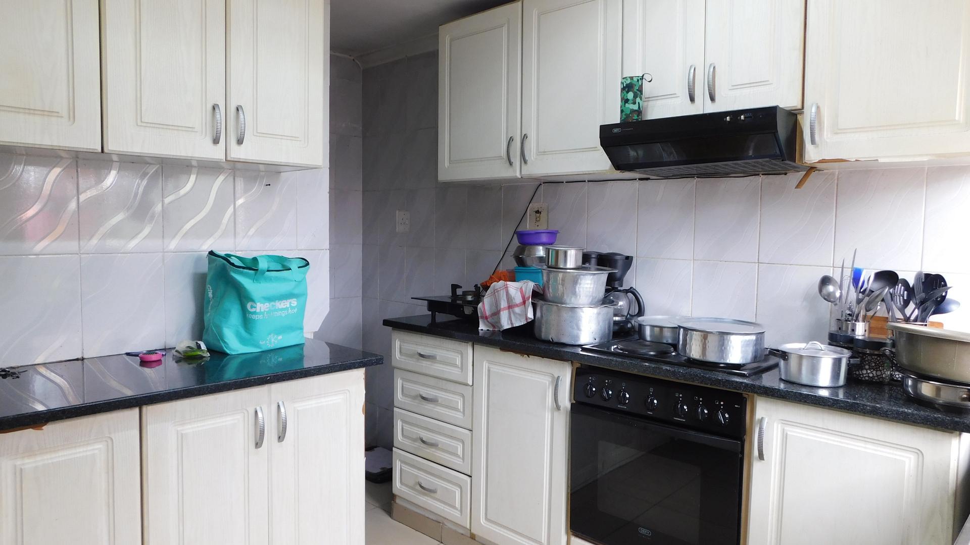 Kitchen - 8 square meters of property in Stonebridge
