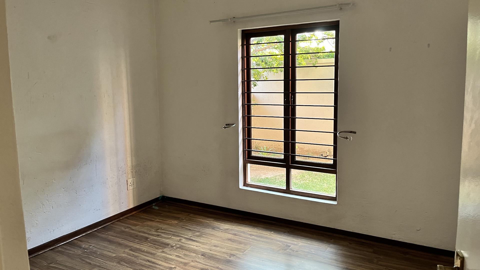 Bed Room 1 - 11 square meters of property in Broadacres