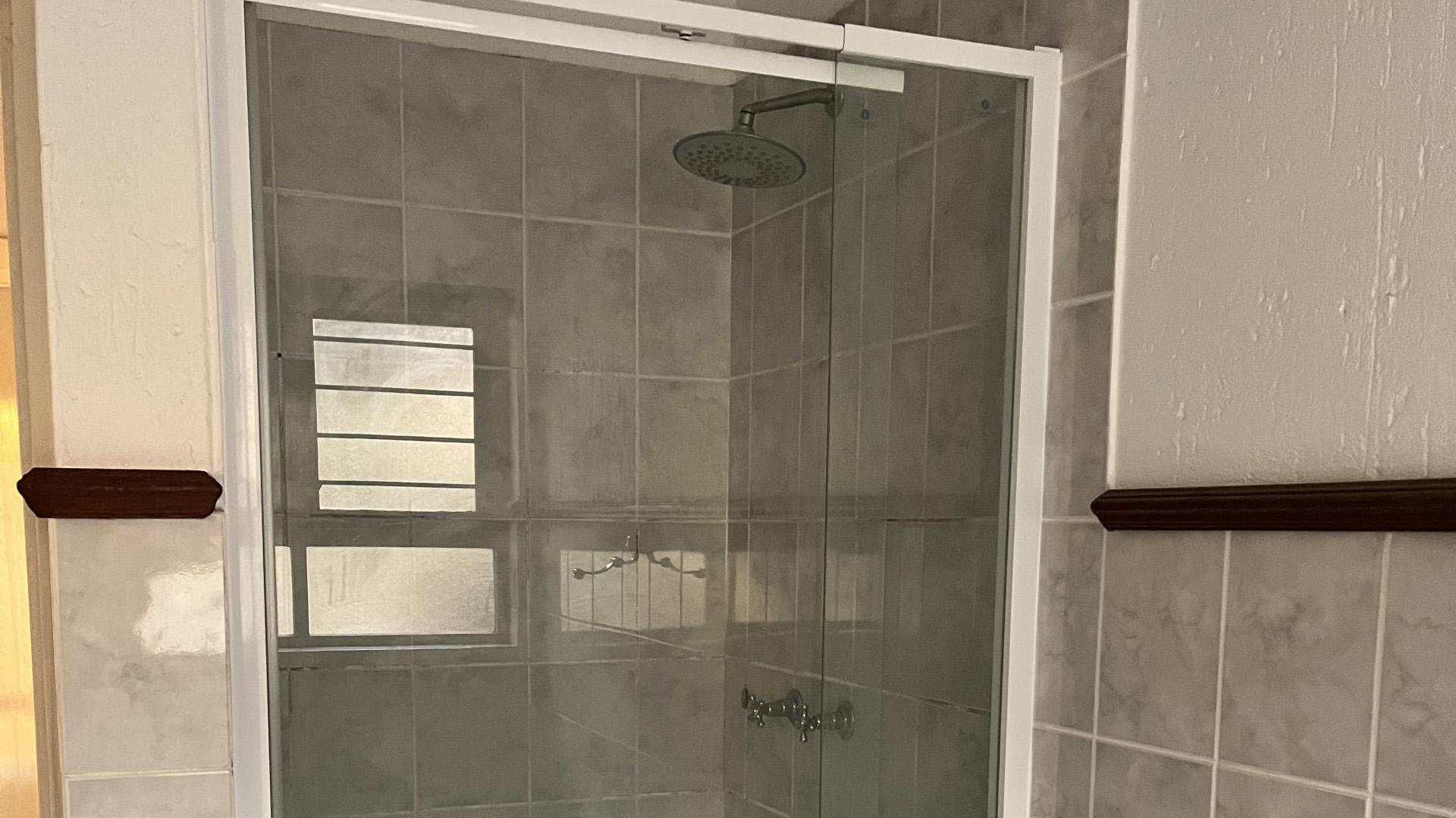 Bathroom 1 - 6 square meters of property in Broadacres