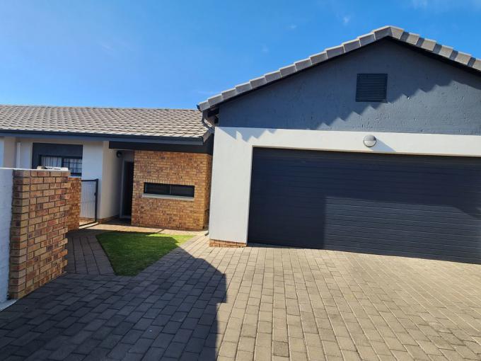 3 Bedroom Sectional Title for Sale For Sale in Amberfield - MR608171