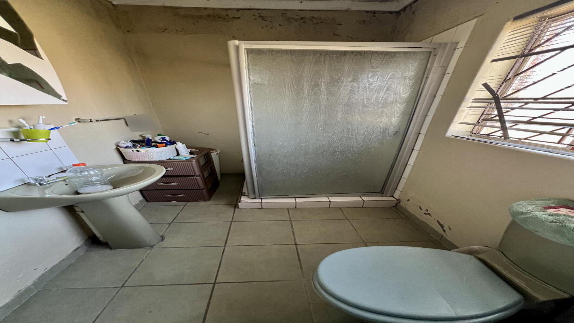 Bathroom 2 of property in Ermelo