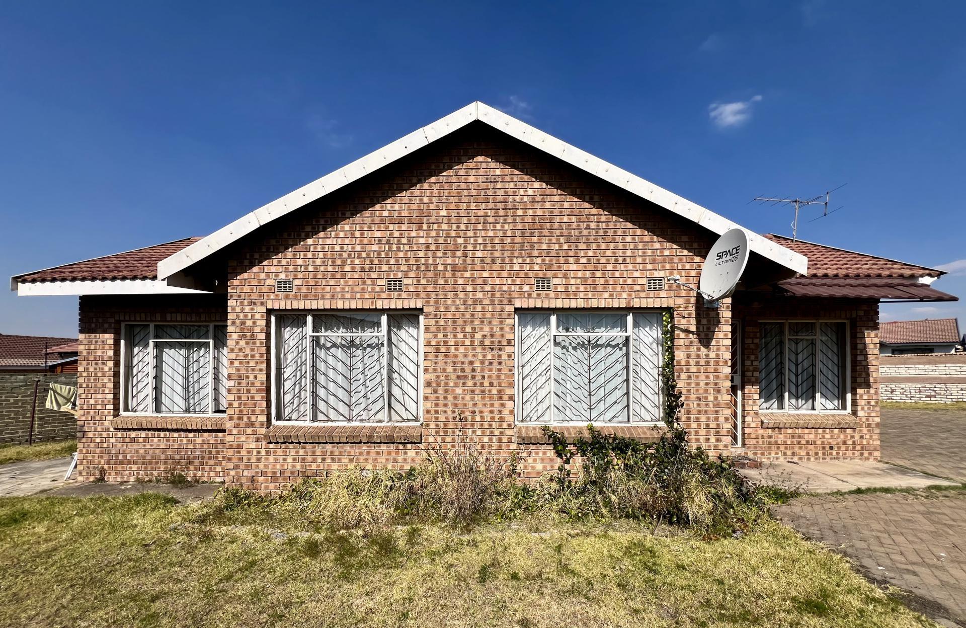 Front View of property in Ermelo