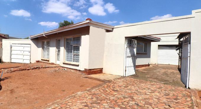 4 Bedroom House for Sale For Sale in Lenasia - MR608346