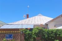 Front View of property in Beaconsfield