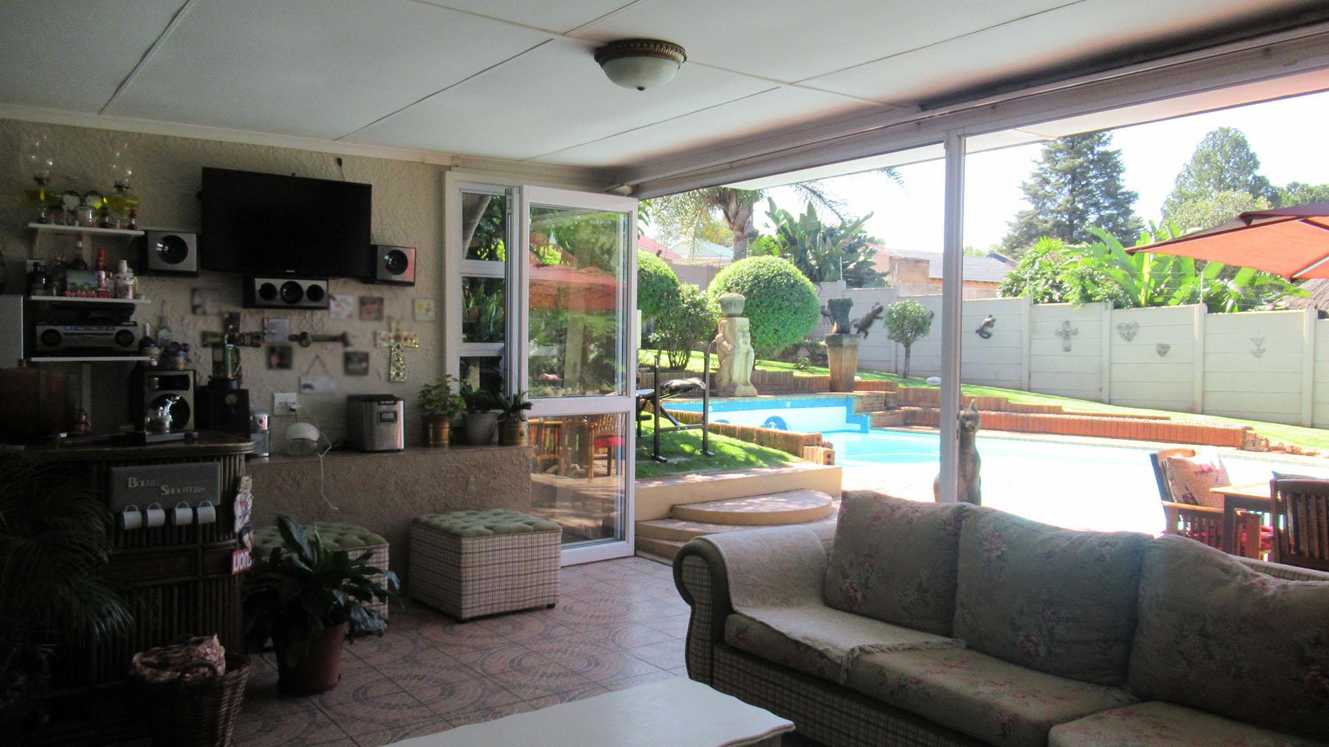 Entertainment - 29 square meters of property in Lindhaven