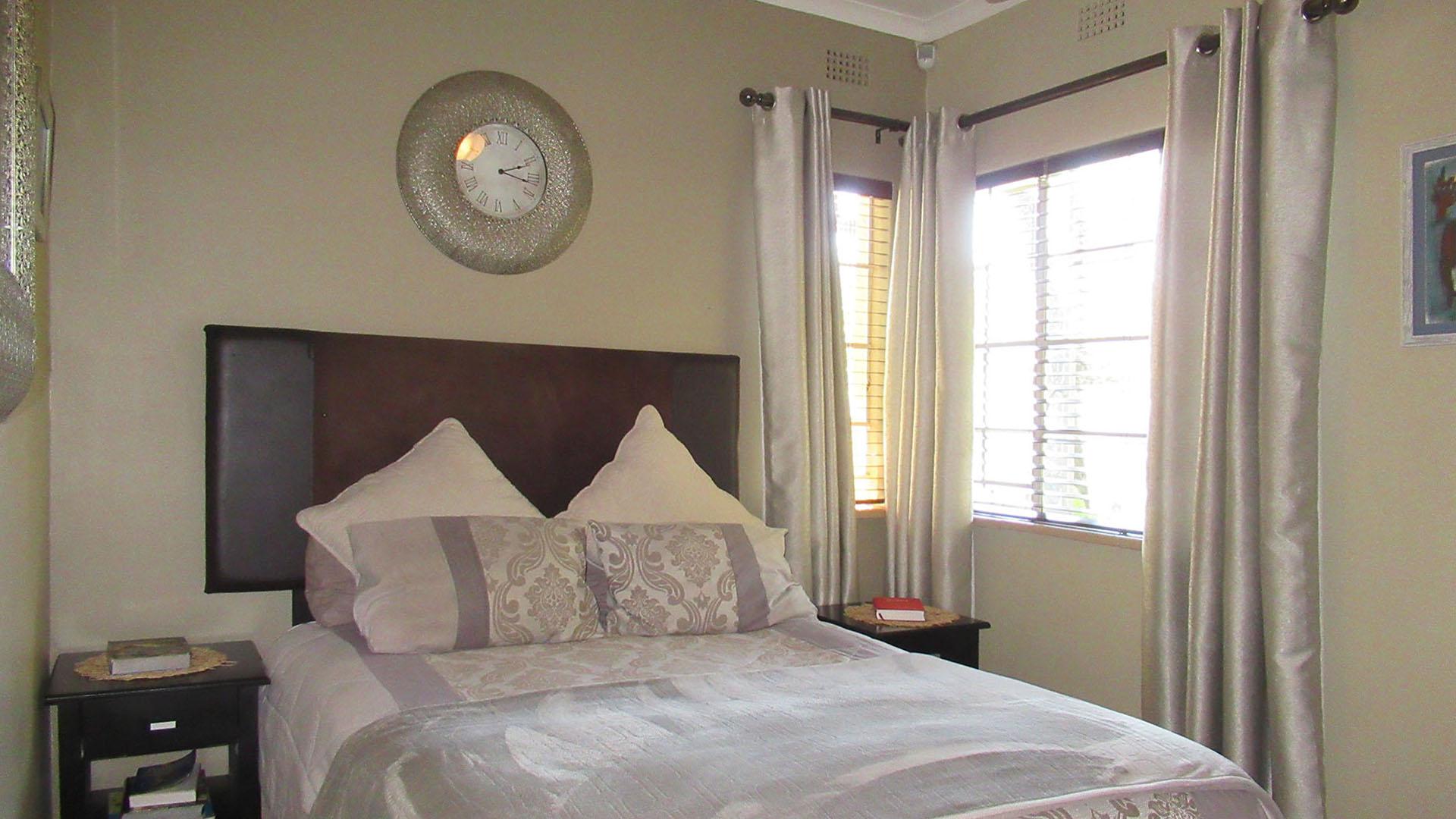 Bed Room 1 - 12 square meters of property in Lindhaven