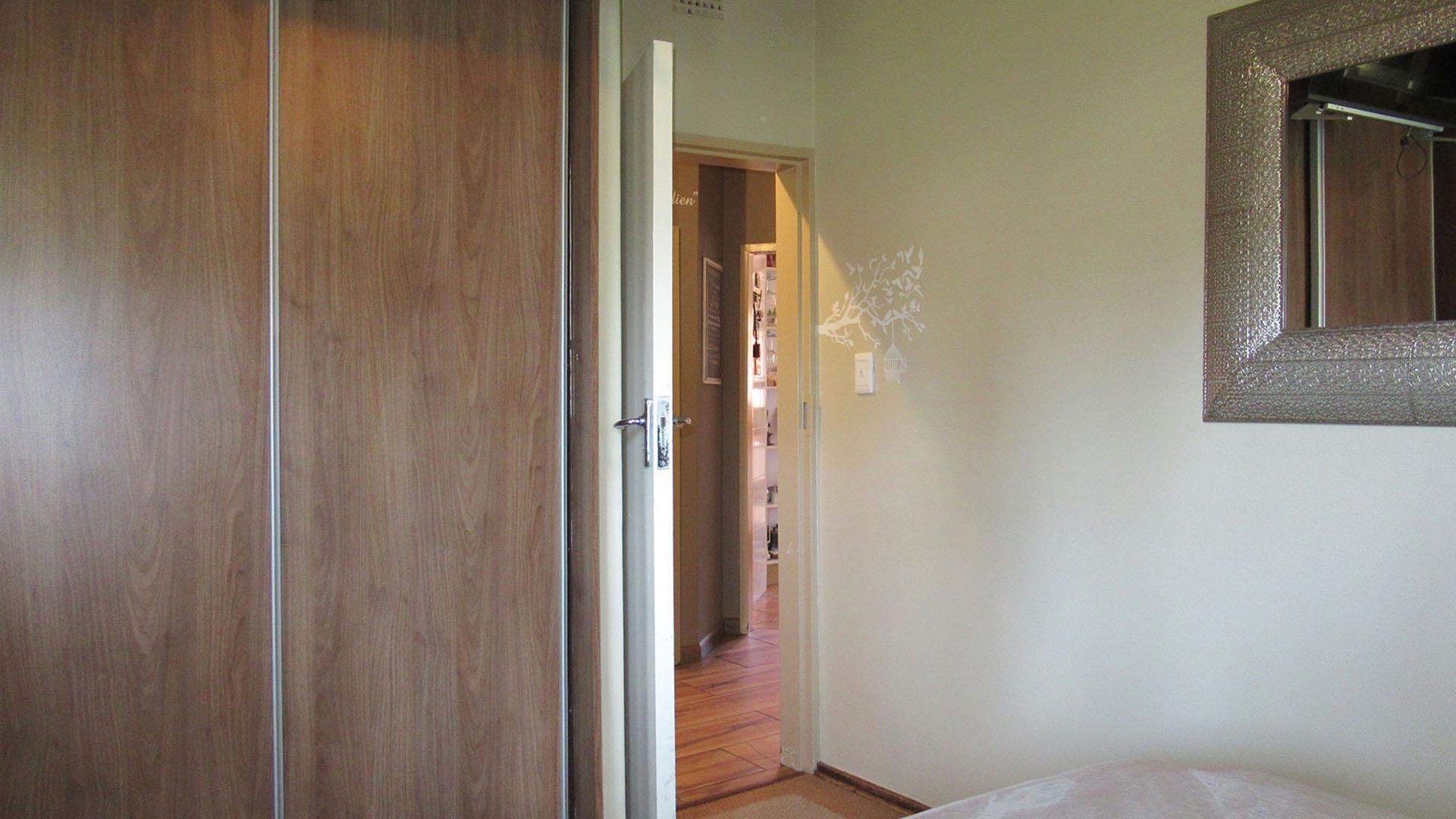 Bed Room 1 - 12 square meters of property in Lindhaven