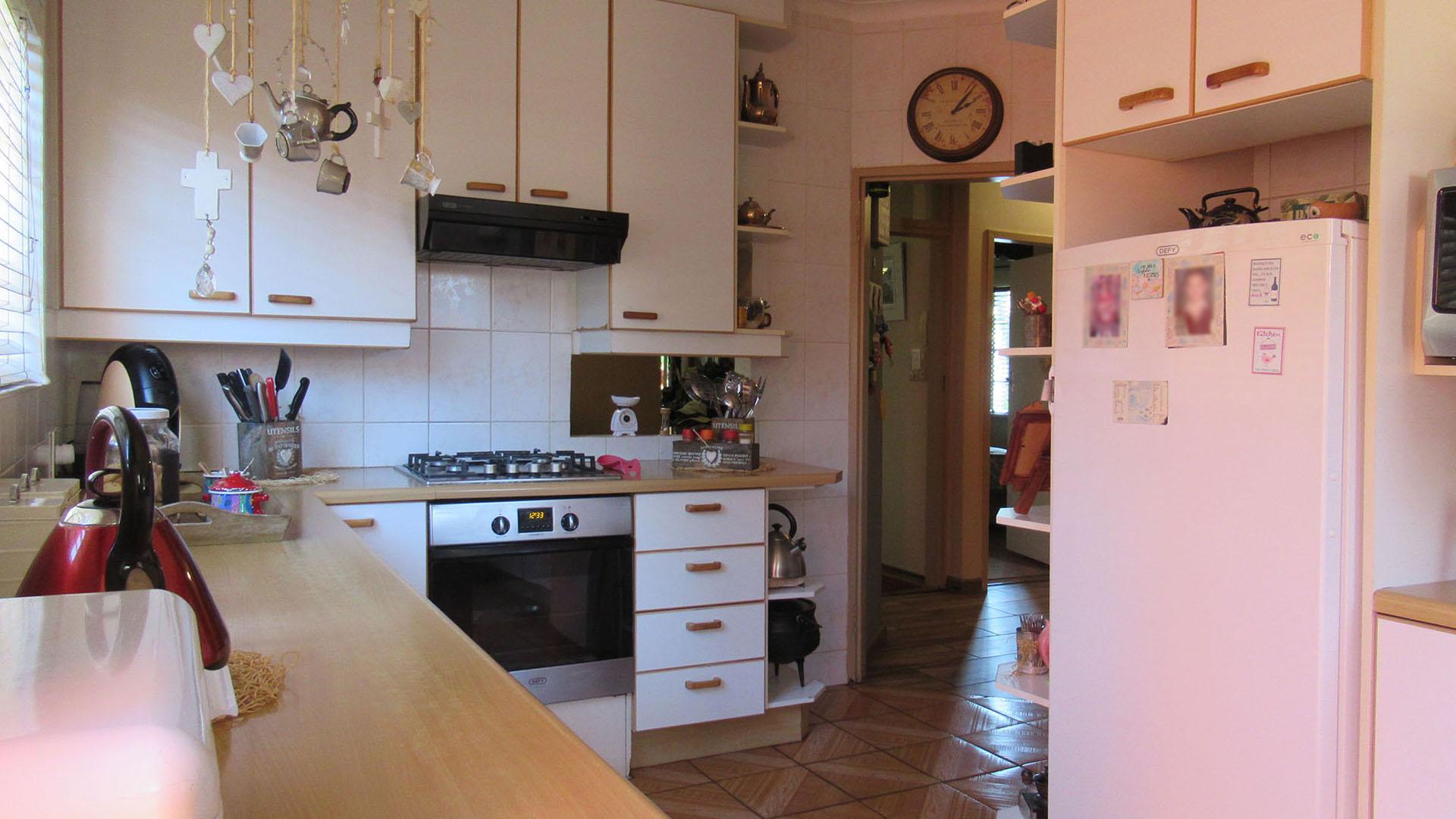 Kitchen - 16 square meters of property in Lindhaven
