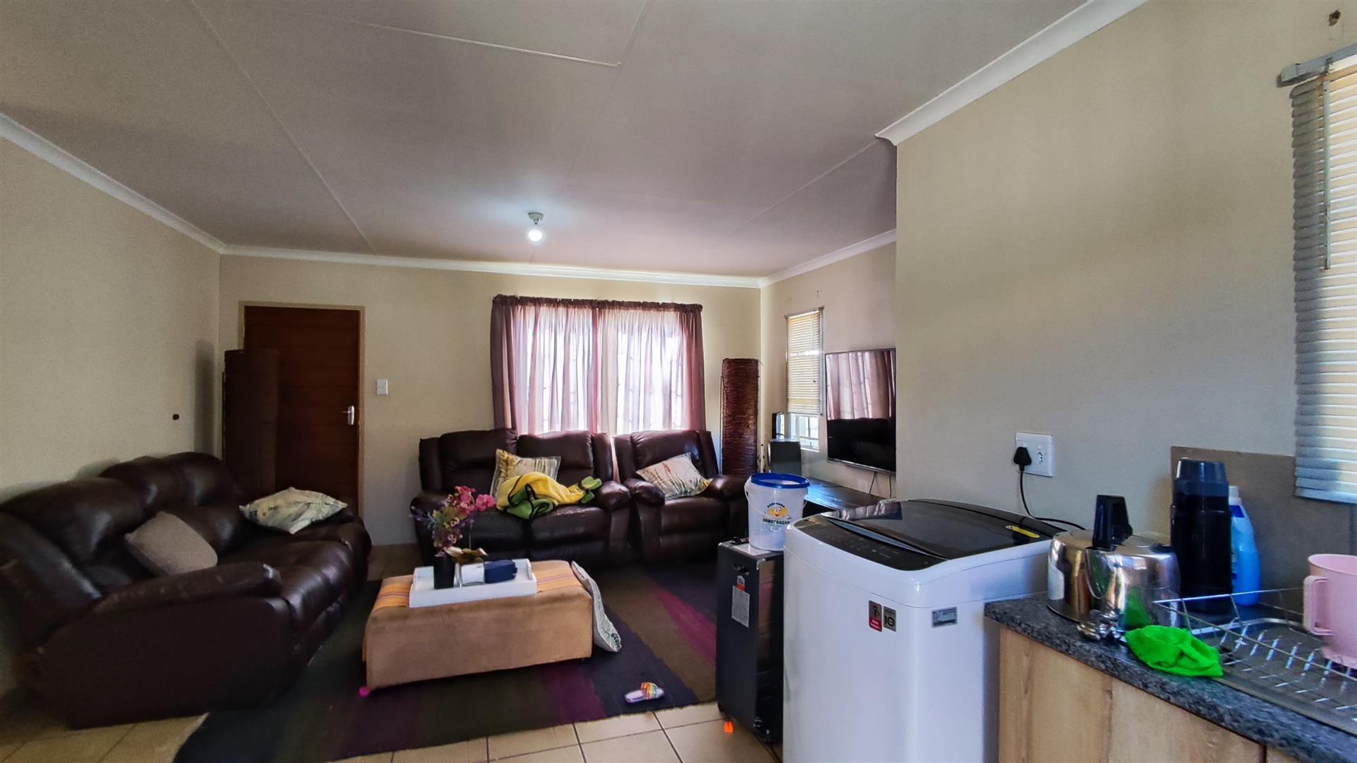 Kitchen - 9 square meters of property in Sky City