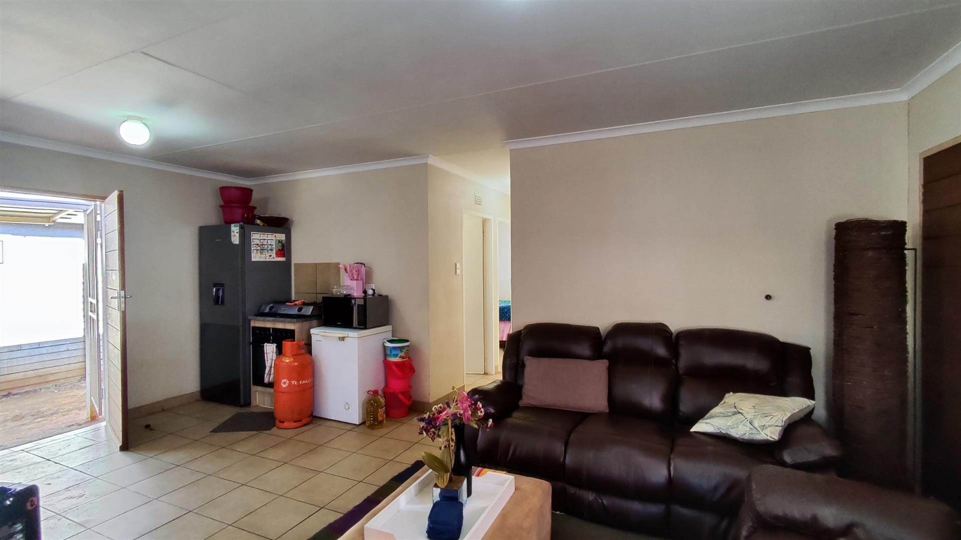 Lounges - 17 square meters of property in Sky City