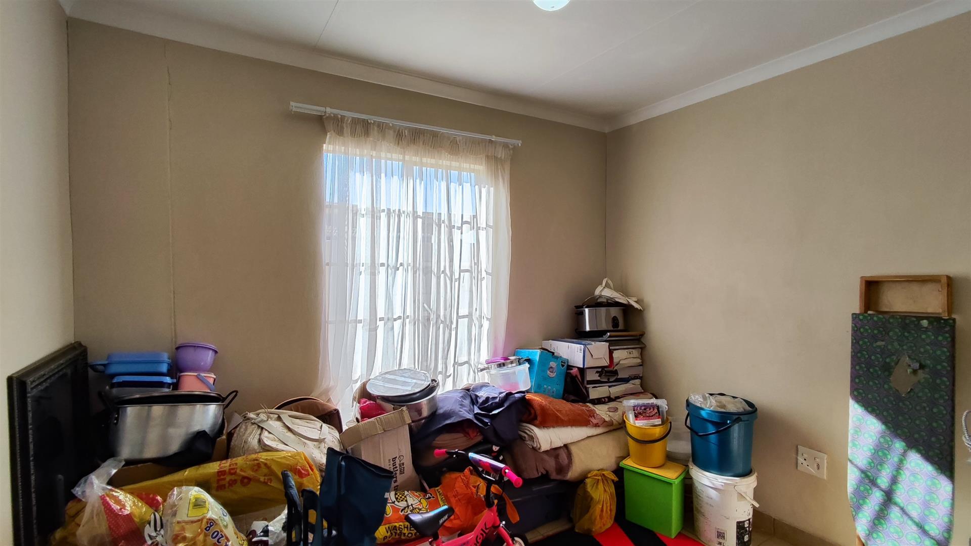 Bed Room 1 - 8 square meters of property in Sky City