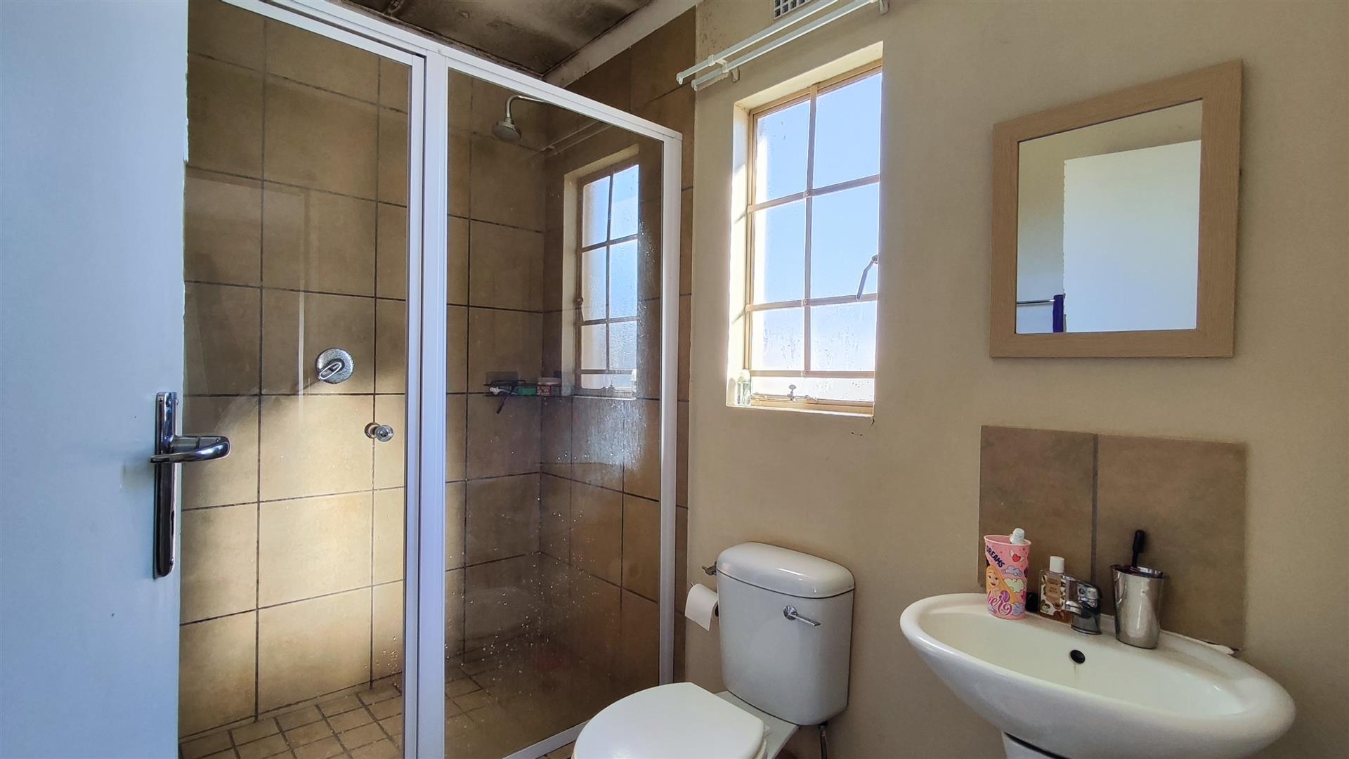 Main Bathroom - 4 square meters of property in Sky City
