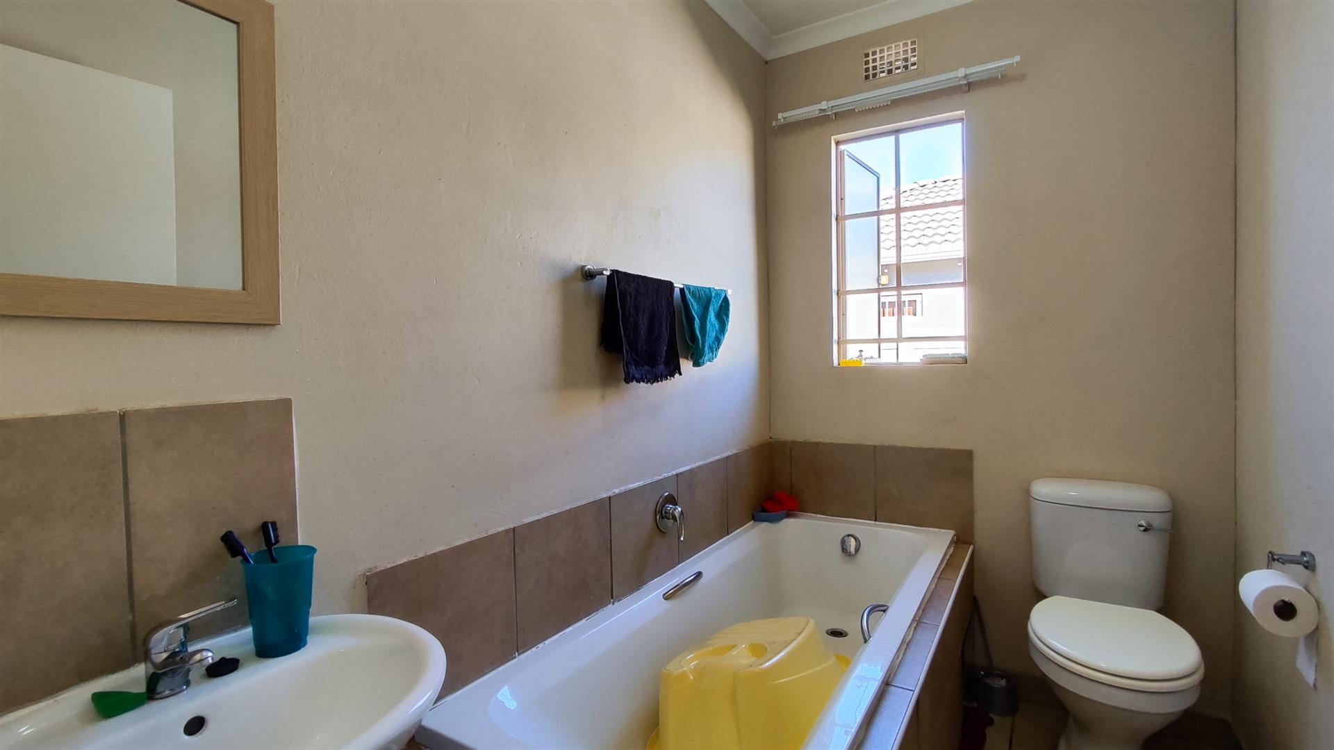 Bathroom 1 - 4 square meters of property in Sky City