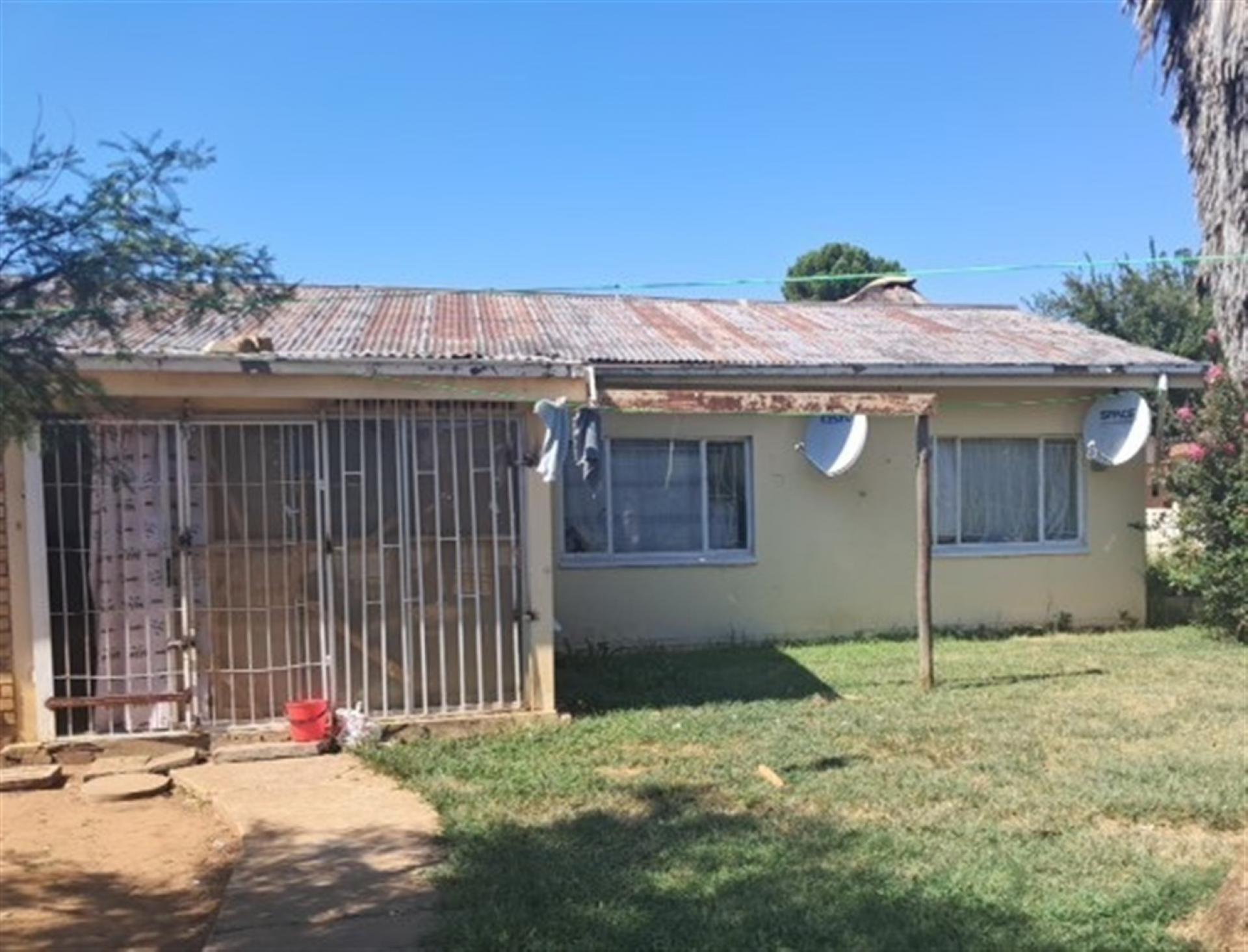 Front View of property in Delareyville