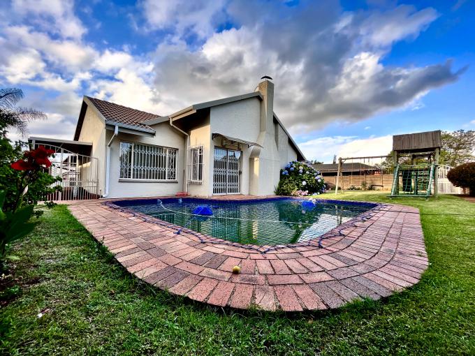 3 Bedroom House for Sale For Sale in Glen Marais - MR608508