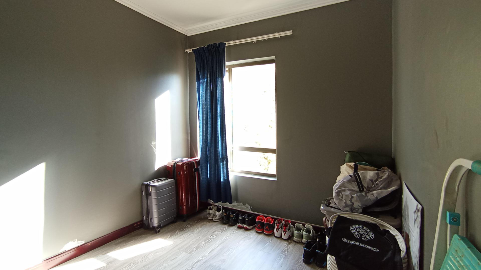 Bed Room 2 - 10 square meters of property in Midrand