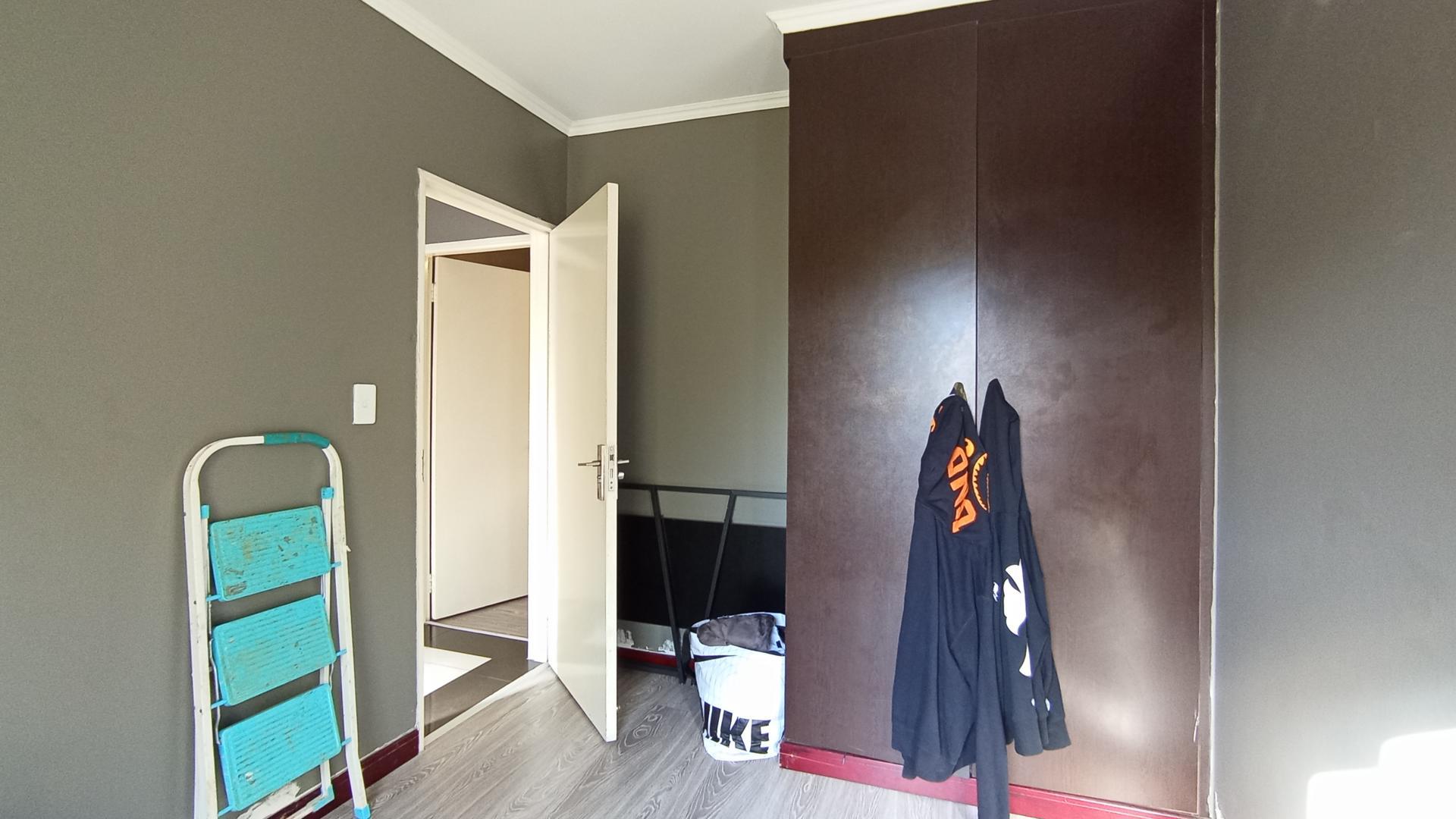 Bed Room 2 - 10 square meters of property in Midrand