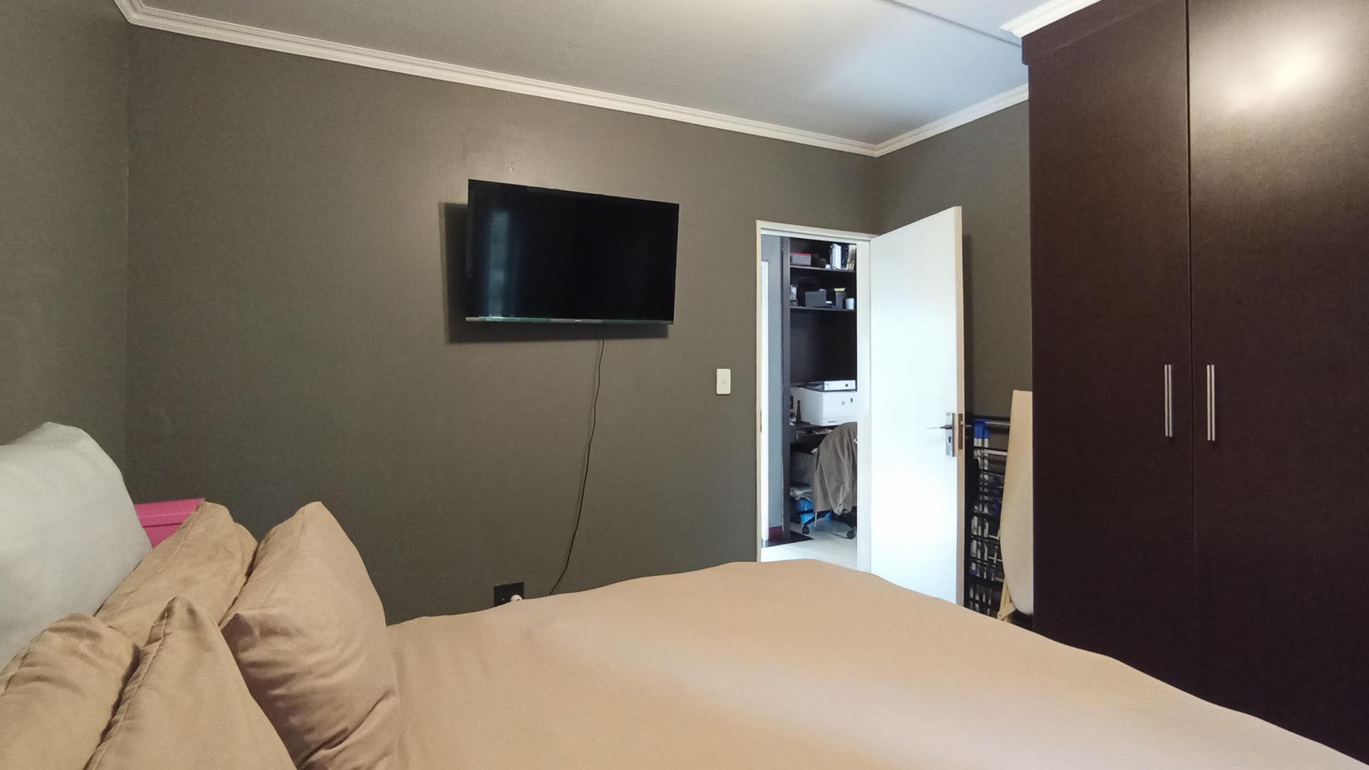 Bed Room 1 - 14 square meters of property in Midrand