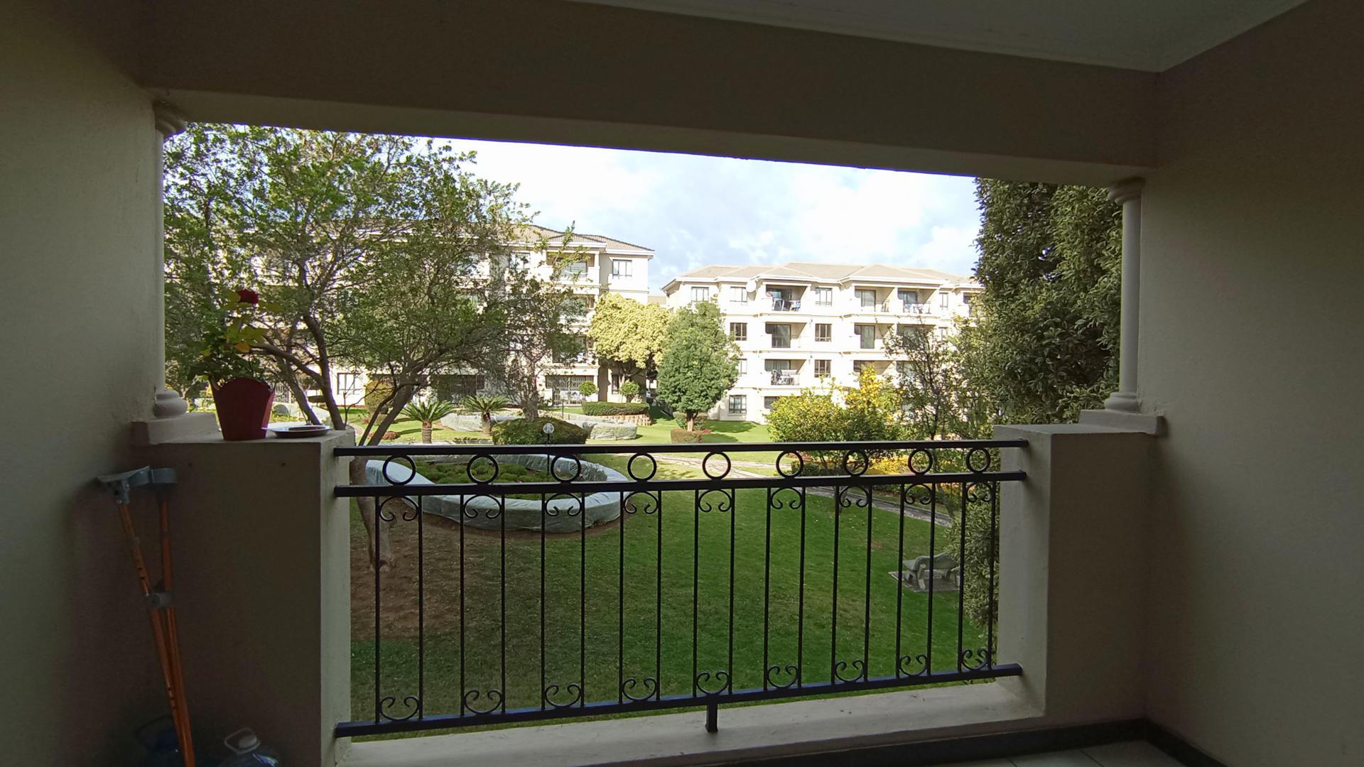 Balcony - 8 square meters of property in Midrand