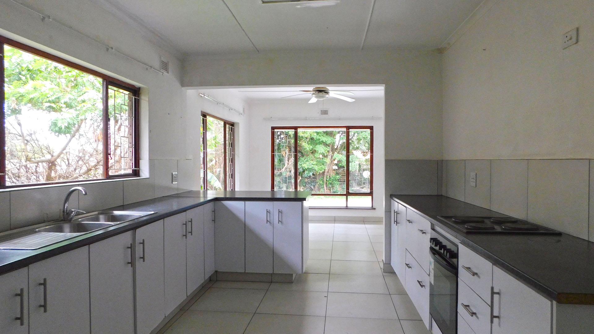 Kitchen - 17 square meters of property in Scottburgh South