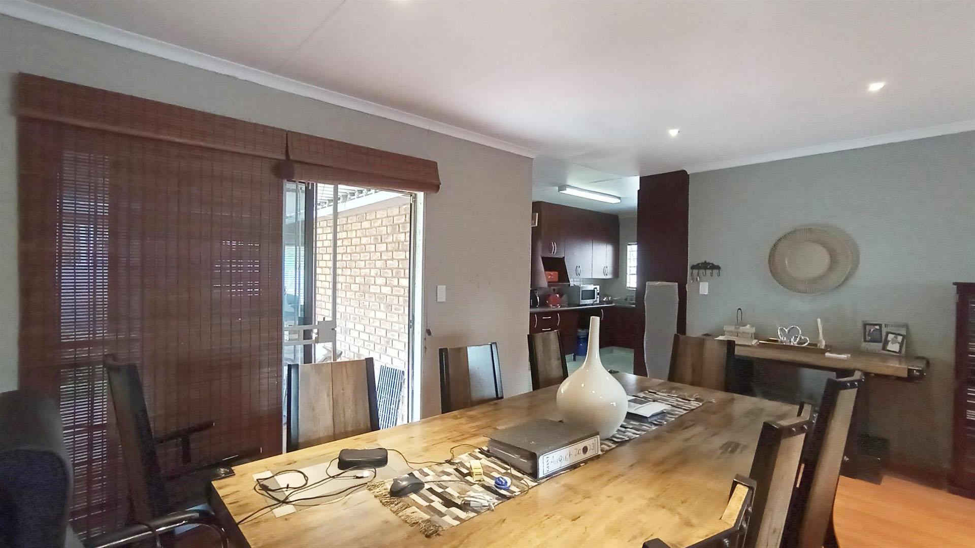 Dining Room - 19 square meters of property in Terenure