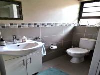 Bathroom 2 of property in Beacon Bay