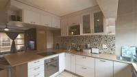 Kitchen - 17 square meters of property in Edleen