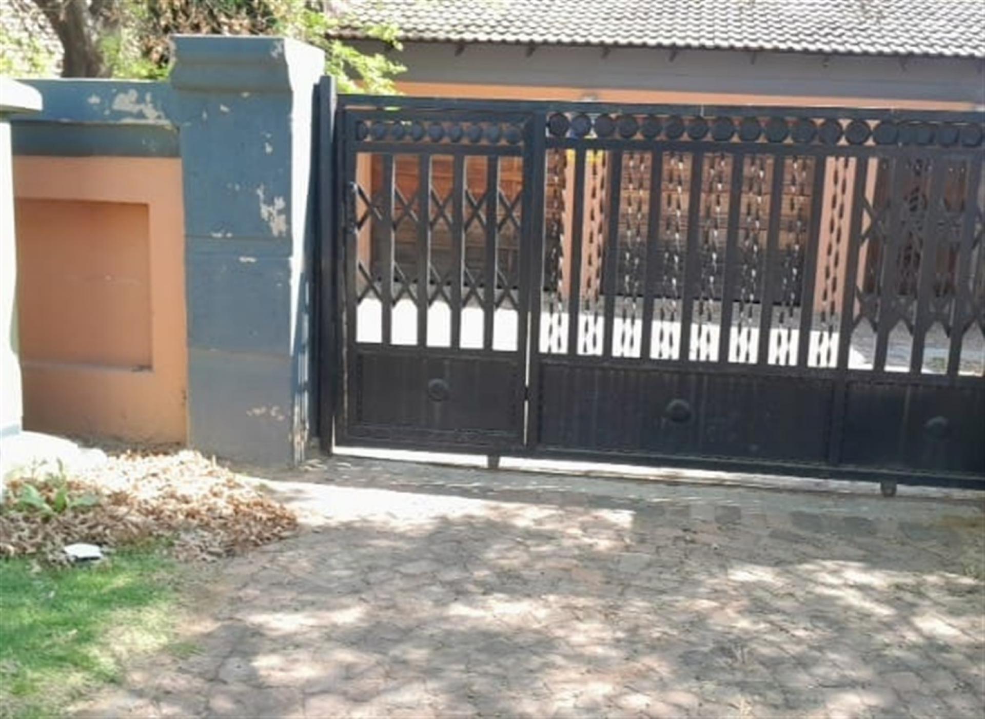 Front View of property in Crystal Park