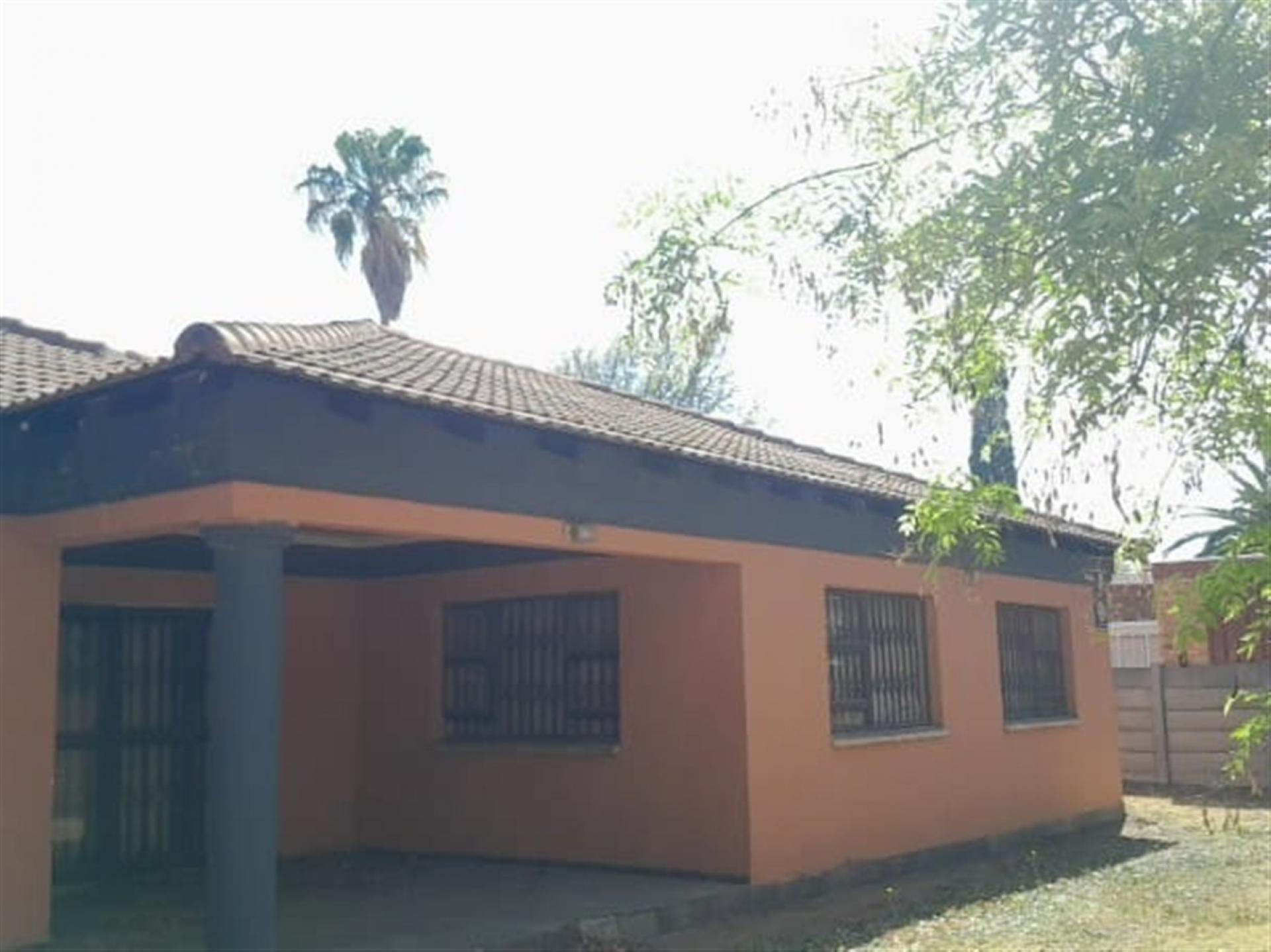 Front View of property in Crystal Park
