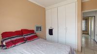 Main Bedroom - 13 square meters of property in Honey Park