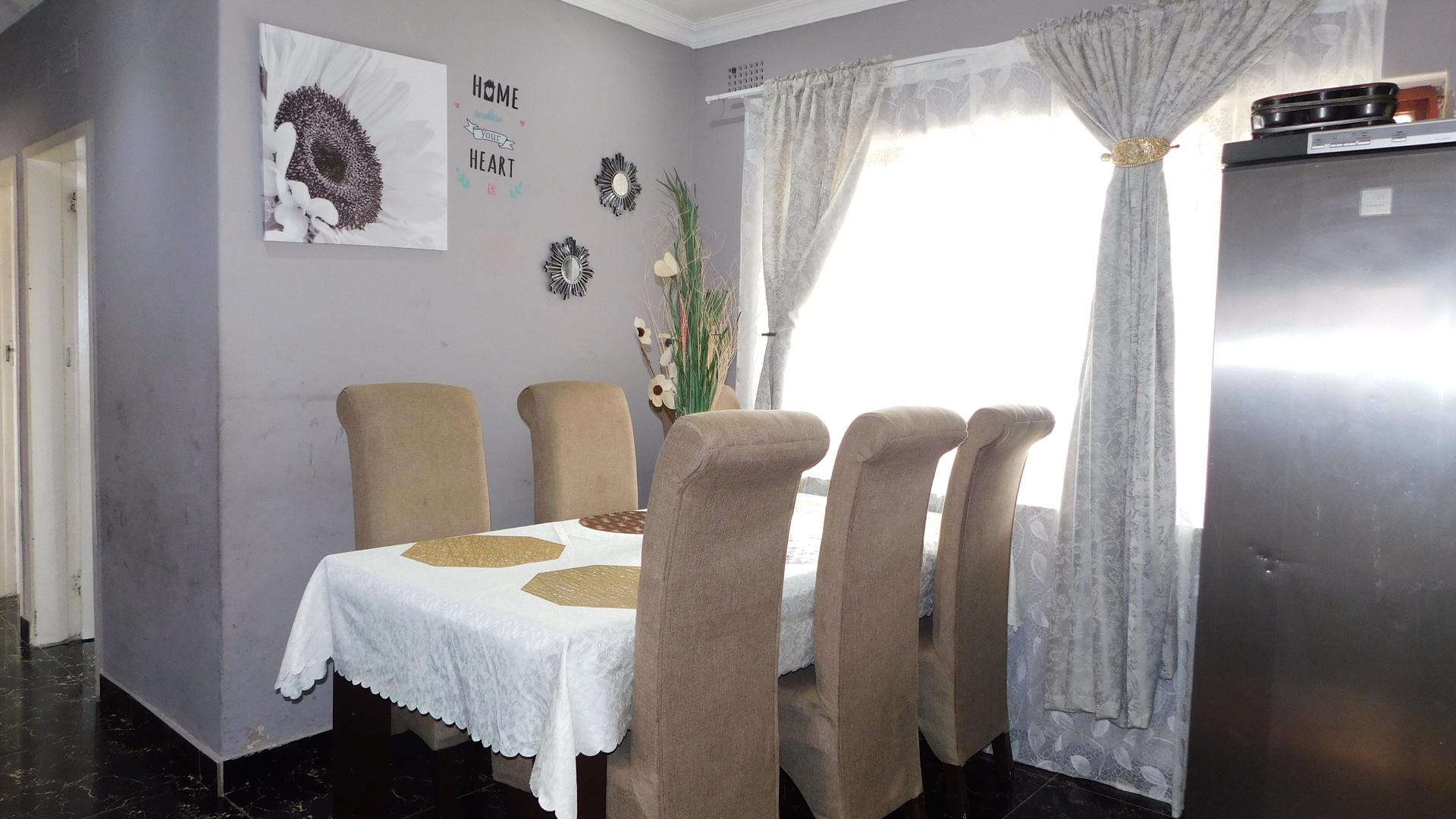 Dining Room - 9 square meters of property in Chatsworth - KZN