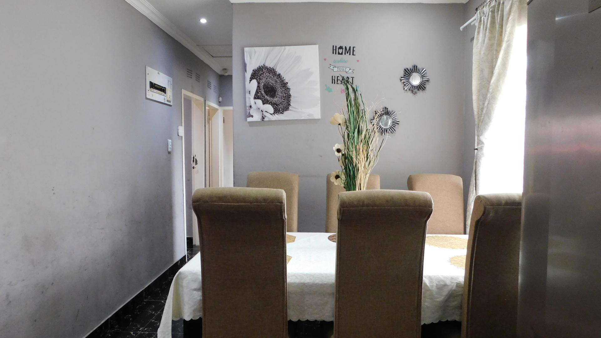 Dining Room - 9 square meters of property in Chatsworth - KZN