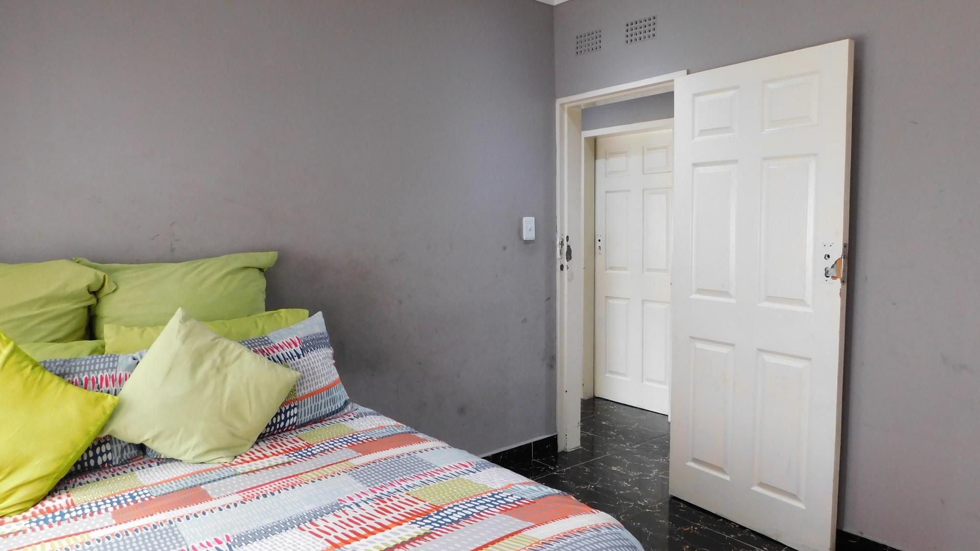 Bed Room 3 - 9 square meters of property in Chatsworth - KZN