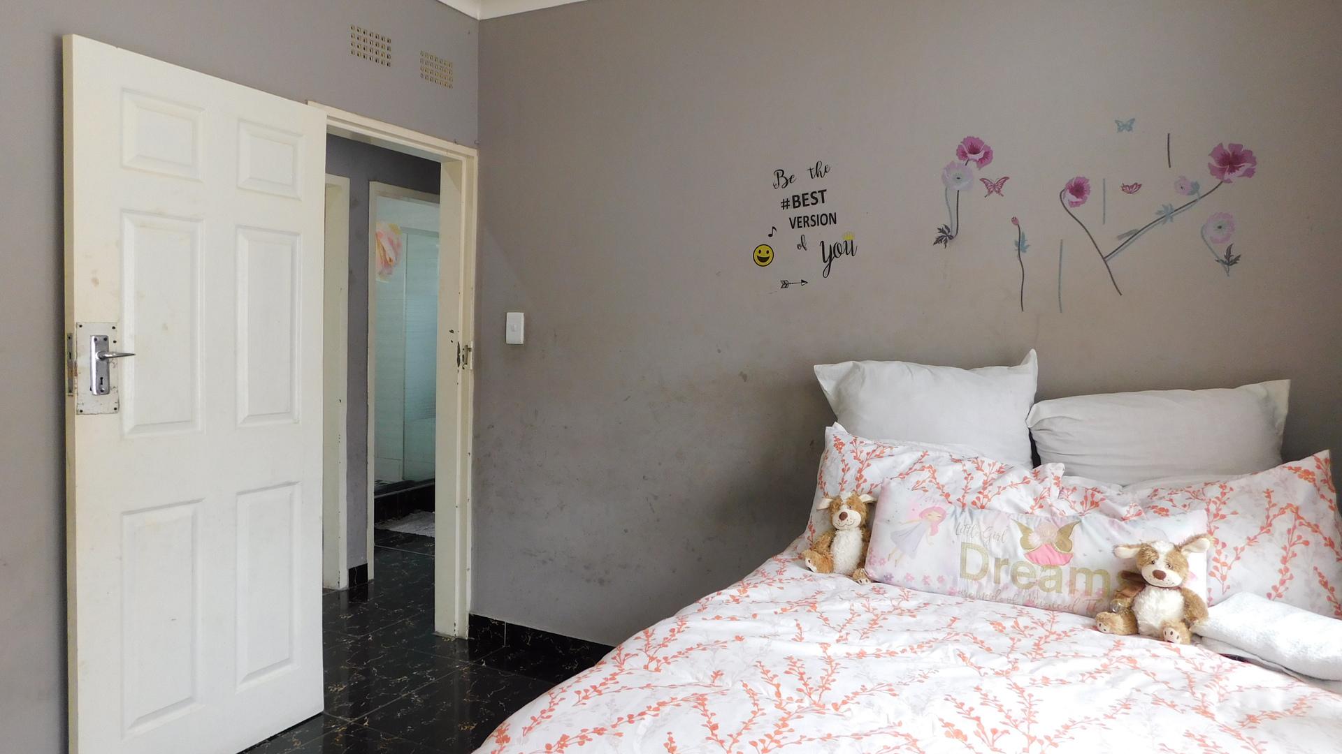 Bed Room 2 - 13 square meters of property in Chatsworth - KZN