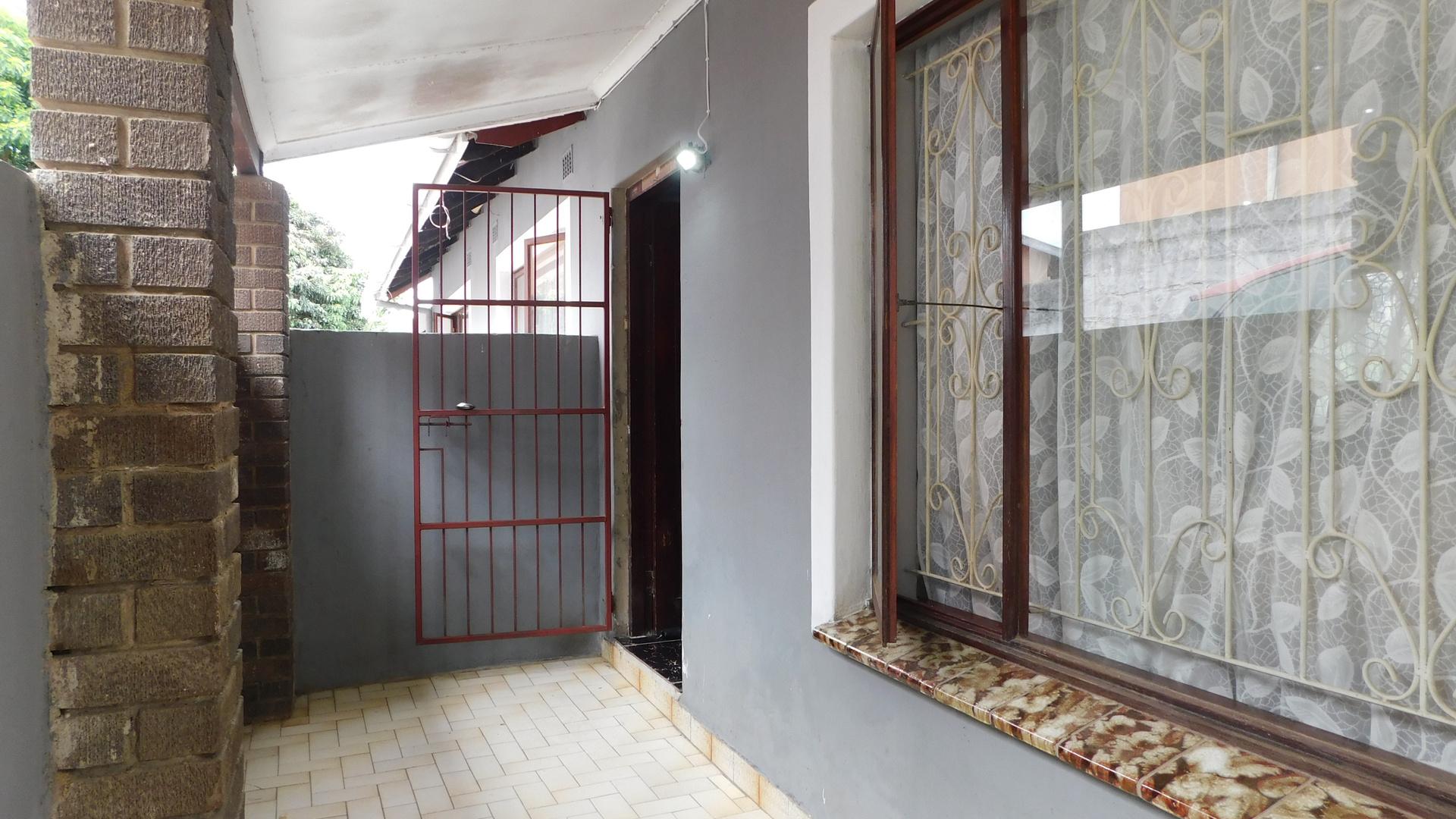 Patio - 24 square meters of property in Chatsworth - KZN
