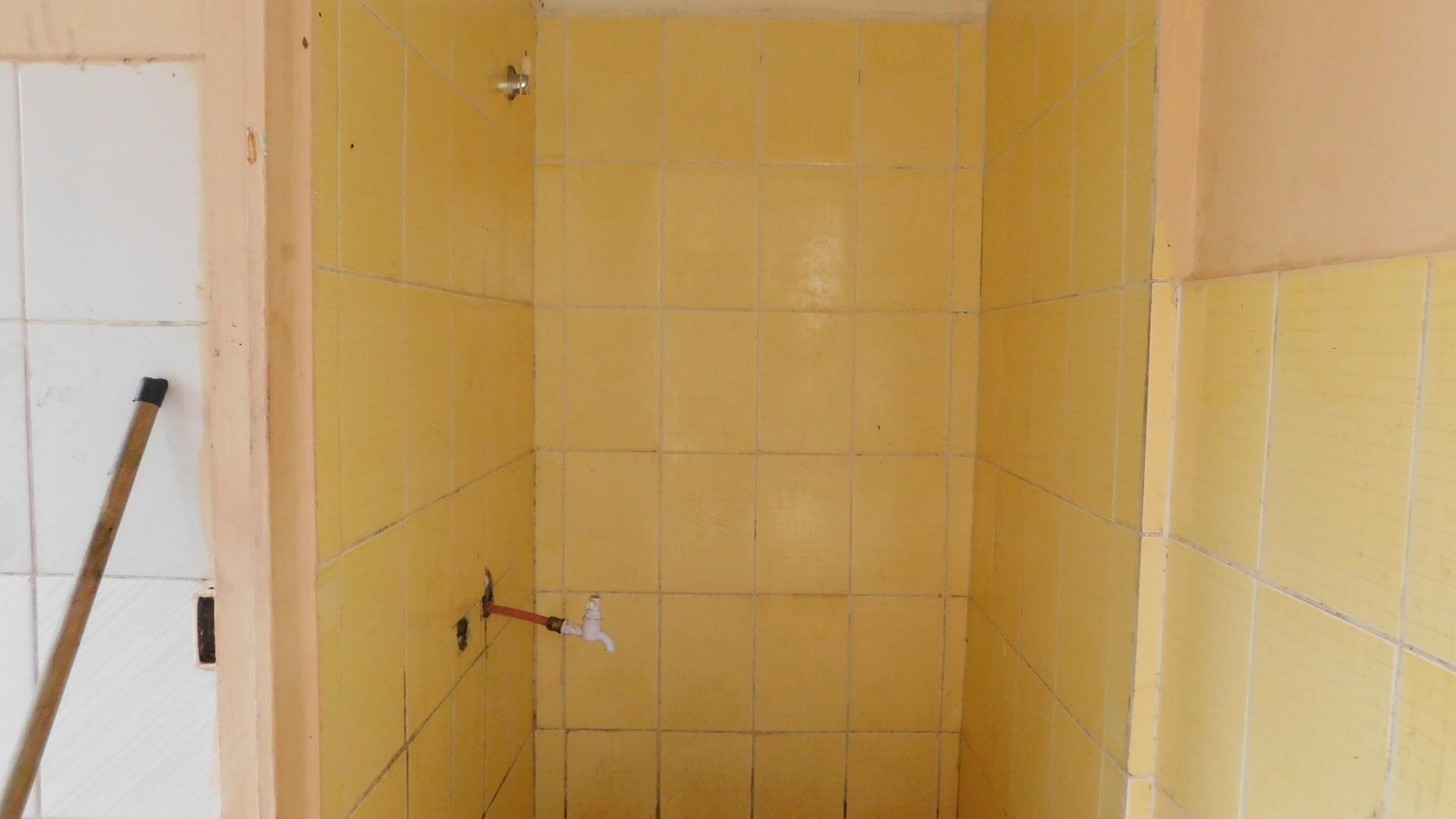 Bathroom 1 - 10 square meters of property in Chatsworth - KZN