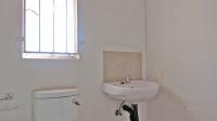 Main Bathroom - 6 square meters of property in Windmill Park