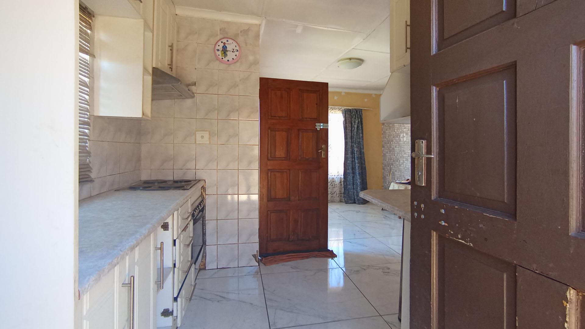 Kitchen - 7 square meters of property in Soshanguve