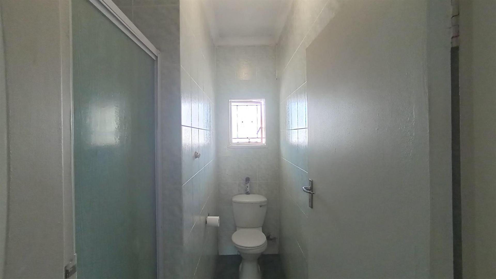 Bathroom 1 - 4 square meters of property in Three Rivers