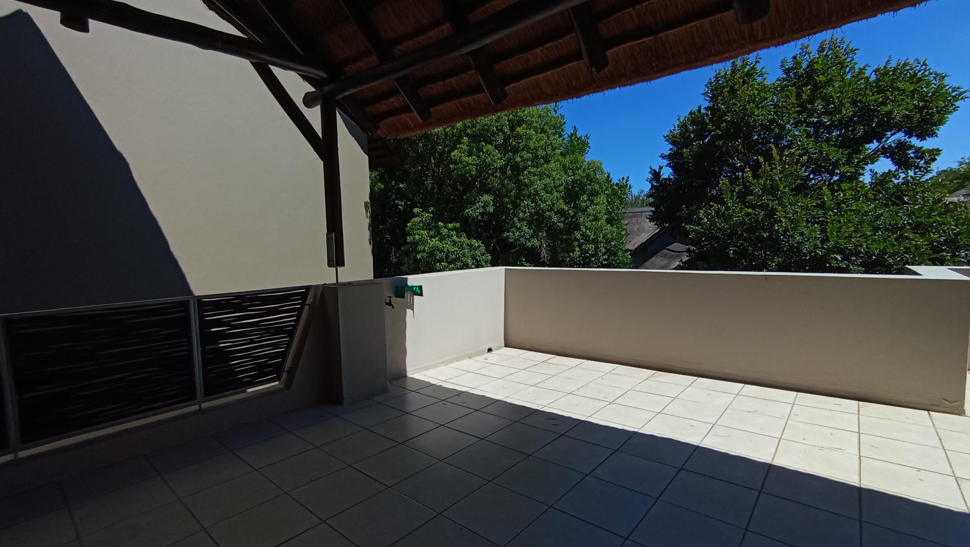 Balcony - 37 square meters of property in Witkoppen